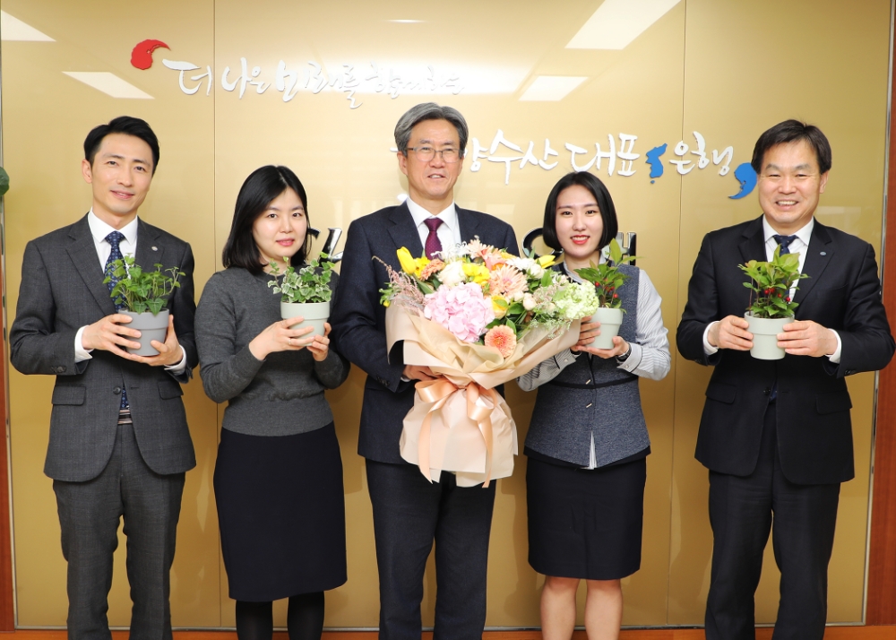 △ 이동빈 Sh수협은행장이 ‘화훼농가 돕기 릴레이 캠페인’에 동참했다. /사진=Sh수협은행