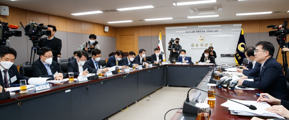 손병두 금융위 부위원장이 23일 서울 종로구 정부서울청사 금융위원회에서 코로나19 대응 기업 지원을 위한 금융권 간담회를 주재하고 모두발언을 하고 있다. / 사진= 금융위원회(2020.04.23)