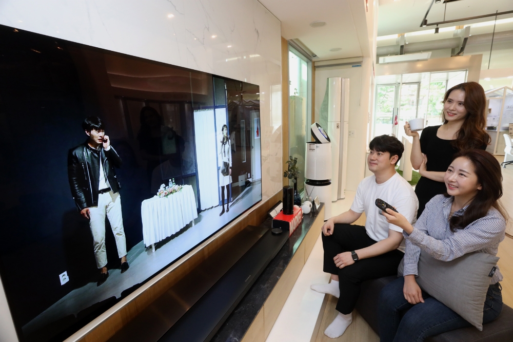 LG유플러스가 ‘문화가 있는 수요일’을 테마로 IPTV를 통해 매주 수요일마다 국내외 공연예술 콘텐츠를 무료로 제공한다고 밝혔다./사진=LG유플러스