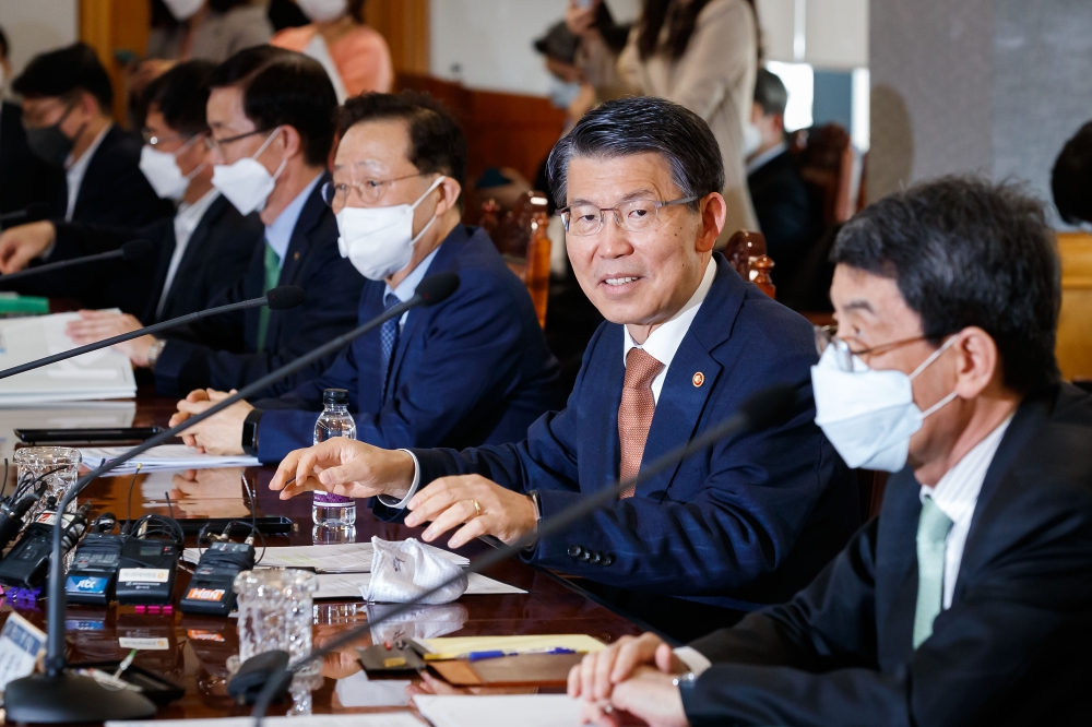 은성수 금융위원장이 6일 서울 중구 은행연합회에서 열린 금융리스크 대응반 회의에서 모두발언을 하고 있다. / 사진제공= 금융위원회(2020.05.06)