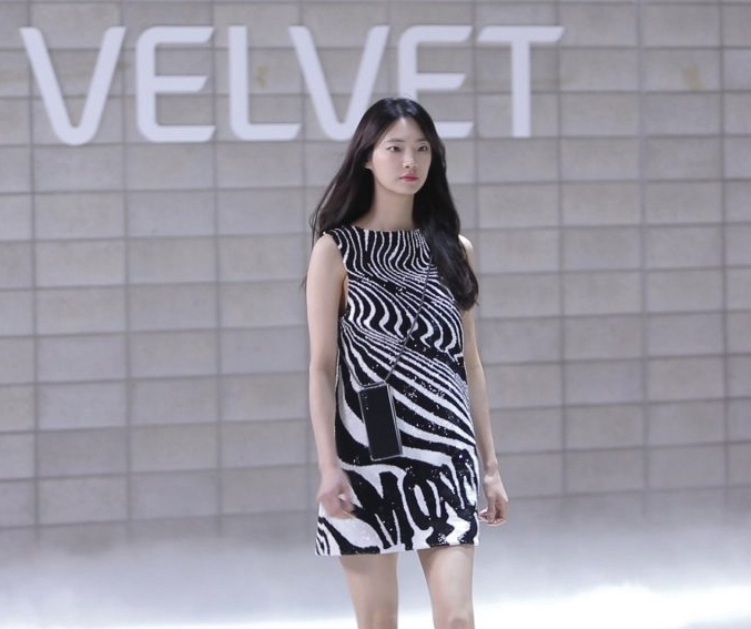 ▲‘LG벨벳’ 온라인 패션쇼 현장. 사진 = LG전자