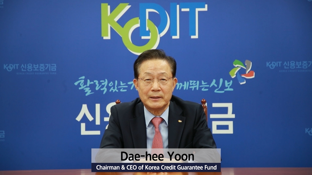 △ 윤대희 신용보증기금 이사장이 지난 10일 유럽상호보증기관연합(AECM)과 공동으로 개최한 웨비나에서 개회사를 하고 있다. /사진=신용보증기금