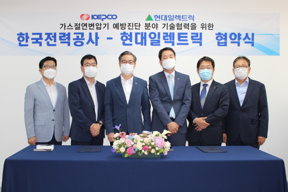 현대일렉트릭과 한국전력공사가 '가스절연변압기 예방진단분야 기술 협력을 위한 업무협약(MOU)'을 체결했다.(오른쪽 세번째부터 김영기 현대일렉트릭 전력사업본부장, 김태용 한국전력공사 송변전 운영처장)/사진=현대일렉트릭