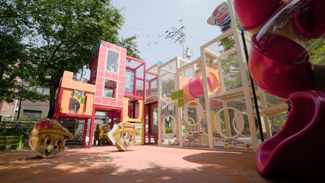 서울 동대문구 휘경동에 조성된 'mom편한 놀이터' 13호점. / 사진 = 롯데지주