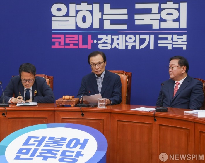 이해찬 더불어민주당 대표가 3일 오전 서울 여의도 국회에서 열린 최고위원회의에서 모두발언을 하고 있다. / 사진=뉴스핌