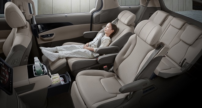 카니발 KA4 실내.