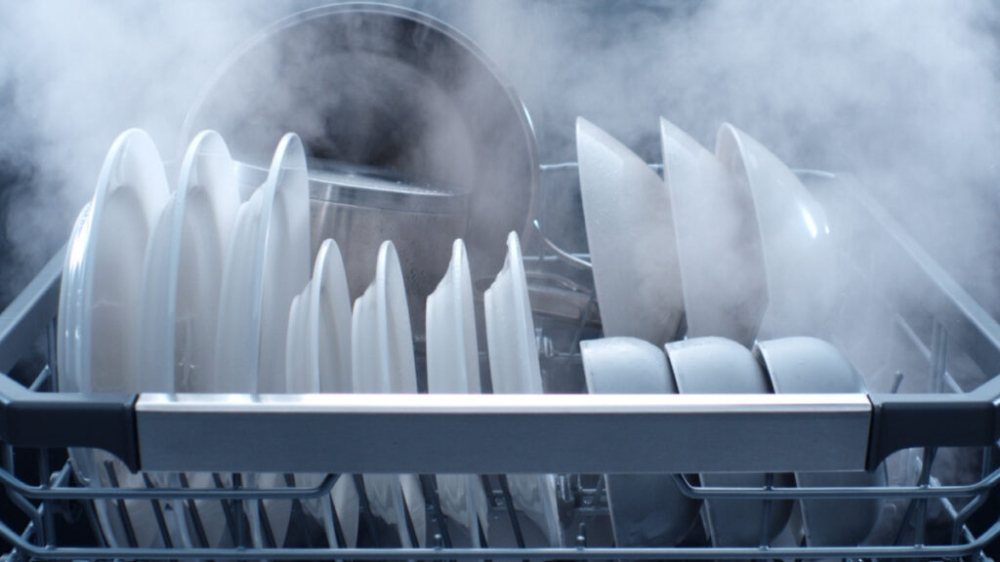 LG전자의 독자 기술인 트루스팀이 적용된 'LG 디오스 식기세척기'의 '살균세척코스' 기능이 대표적인 식중독 원인균 6종을 99.99% 제거하는 것으로 나타났다.사진=LG전자