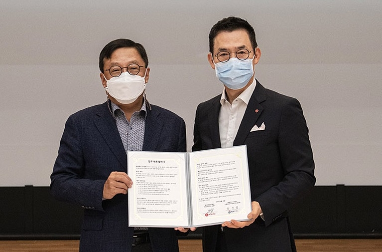 GS칼텍스 장인영 부사장(왼쪽)과 롯데렌탈 김현수 사장.