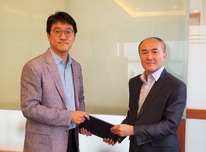 허용훈 현대오토에버 인도네시아법인장(왼쪽)과 이소왕 두왕컨설팅 대표.