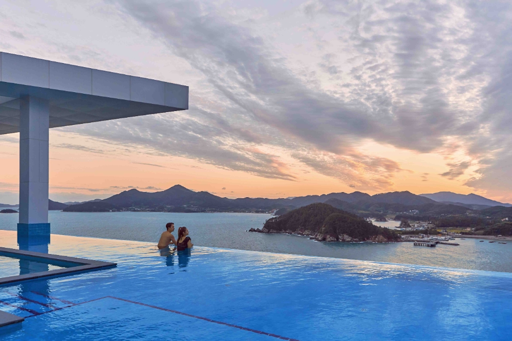 한화리조트 거제 벨버디어의 인피니티풀 모습/사진=한화호텔앤드리조트