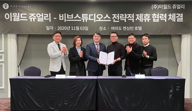 (왼쪽부터)서명환 이월드 CFO, 최윤정 이월드 주얼리사업부 온라인 본부장, 이수원 이월드 주얼리사업부 대표, 김세규 비브스튜디오스 대표, 김완호 비브스튜디오스 상무, 서준호 비브스튜디오스 DX사업본부장. / 사진 = 이랜드