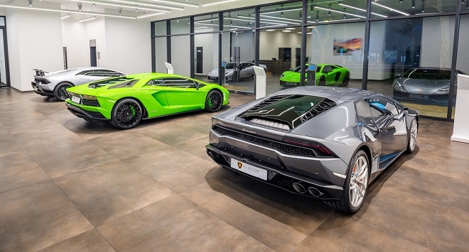 람보르기니 서울이 동대문에 마련한 인증 중고차 전시장.