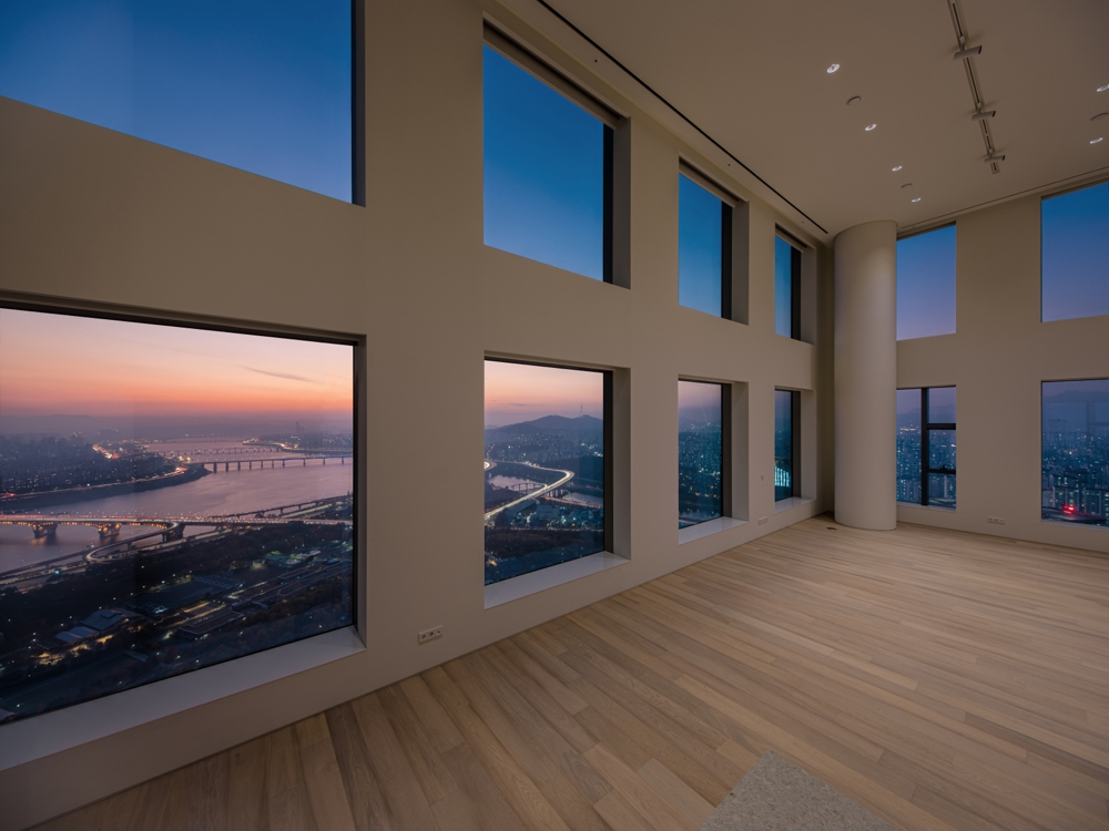 아크로 서울포레스트 세대에는 창틀이 없는 아트프레임과 270도 파노라마 뷰를 적용해 개방감을 극대화했다./사진제공=대림산업