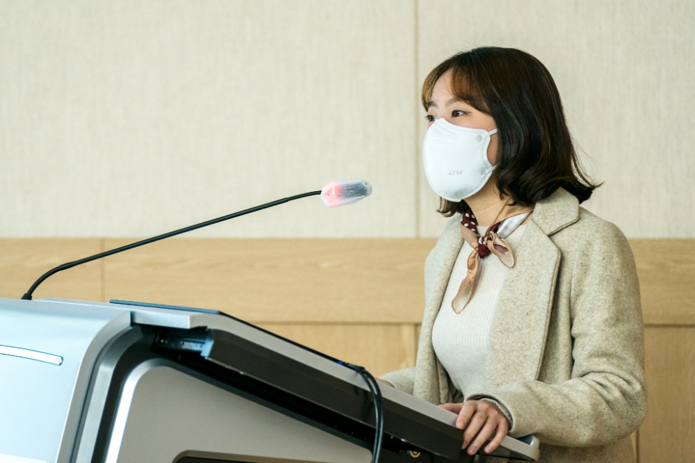 디캠프와 서울대의대가 공동 개최한 미니 디데이에서 우승한 유정주 리서치팩토리 대표가 발언을 하고 있다./사진=디캠프