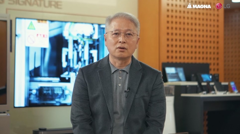 권봉석 LG전자 사장이 지난 11일 CES 2021 마그나 프레스 콘퍼런스에 등장해, 합작법인 설립에 대한 비전을 제시했다. 사진=마그나 컨퍼런스 캡처