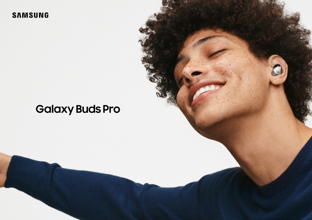 삼성 '갤럭시 버즈 프로'를 사용하고 있는 모습. 사진=삼성전자