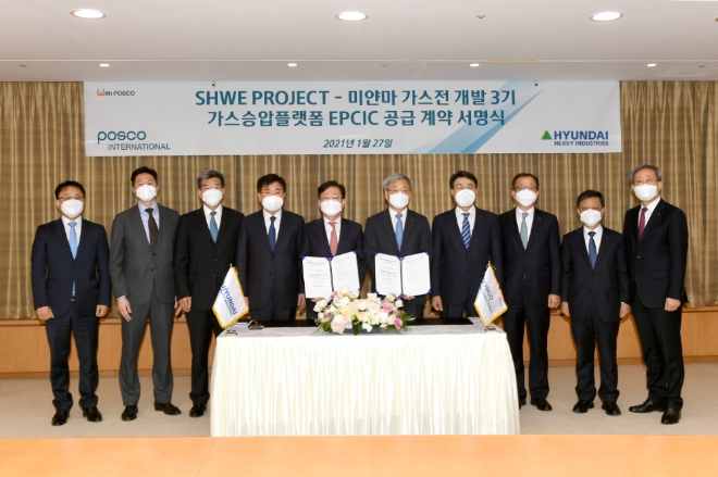 최정우 포스코그룹 회장과 권오갑 현대중공업지주 회장이 미얀마 플랜트 개발에 의기투합한다. 사진=현대중공업지주.