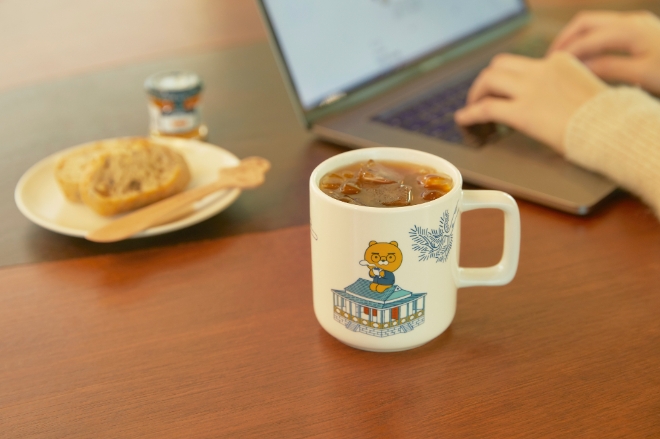 카카오프렌즈가 한국 커피 문화의 진수를 보여주는 커피 컴퍼니 ‘프릳츠’와 협업해 ‘라이언X프릳츠’ 에디션을 출시했다. 사진=카카오,