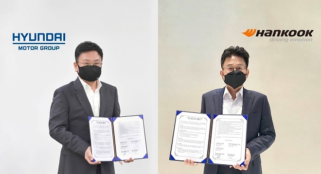 현대차ᆞ기아 모빌리티플랫폼사업실장 권오륭 상무(왼쪽)와 한국타이어 연구개발혁신총괄 구본희 전무. 사진=현대차.
