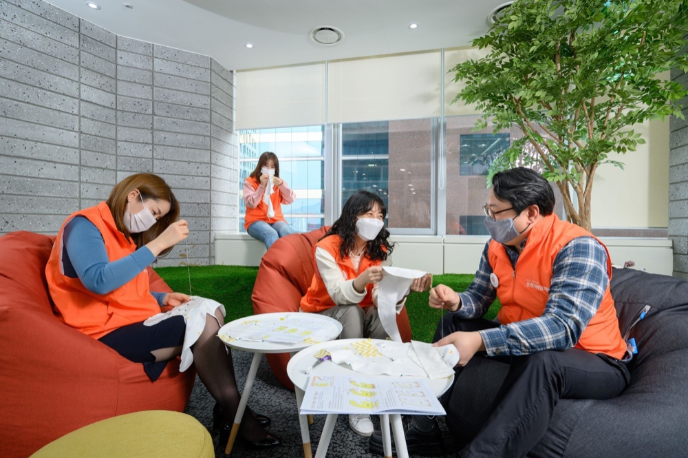 오렌지라이프는 사회공헌재단인 오렌지희망재단과 함께 서울·경기지역의 보육원과 한부모 시설 아동을 위한 임직원 봉사활동을 전개한다고 12일 밝혔다./사진=오렌지라이프