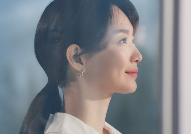 금호석유화학은 건자재 브랜드 ‘휴그린’(Hugreen)의 2021년 새로운 TV 광고 캠페인 ‘가장 오늘의 창’편을 공개한다. 사진=금호석유화학.