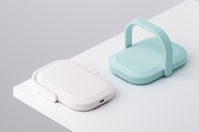 KT는 자사 공식 온라인몰 KT샵 고객들을 위해 자체 기획하고 제작해 선보인 프리미엄 굿즈 ‘피크닉 UV Charger’가 글로벌 디자인 어워드에서 2관왕을 수상하는 영광을 안았다고 16일 밝혔다. 사진=KT.