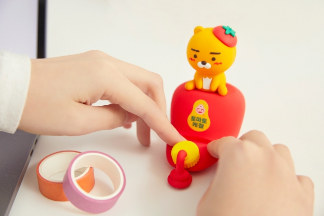 카카오커머스는 오뚜기와 함께 카카오프렌즈의 대표 캐릭터 라이언을 활용해 두 번째 콜라보레이션 에디션을 선보인다. 사진=카카오.