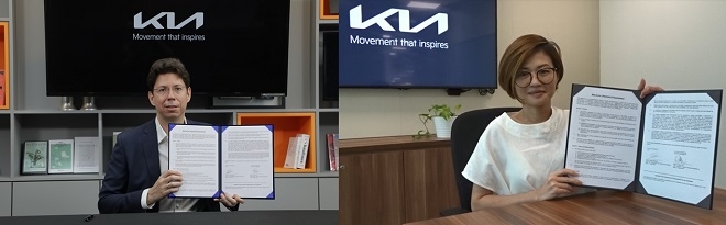 파블로 마르티네즈 기아 오너십경험사업부장(왼쪽)과 돈 팬 기아 싱가폴 대리점 사이클 앤 캐리지 운영 담당 이사. 제공=기아.