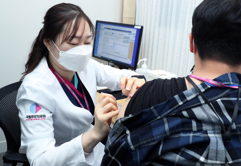 코로나19 백신 접종 모습. /사진제공=질병관리청