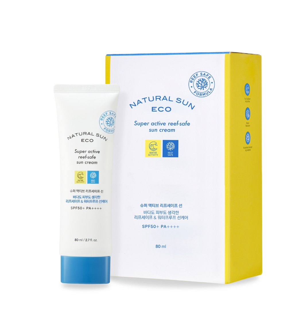 LG생활건강의 더페이스샵이 '내추럴 선 에코 슈퍼 액티브 리프세이프 선 기획세트'를 출시한다고 14일 밝혔다./사진제공=LG생활건강