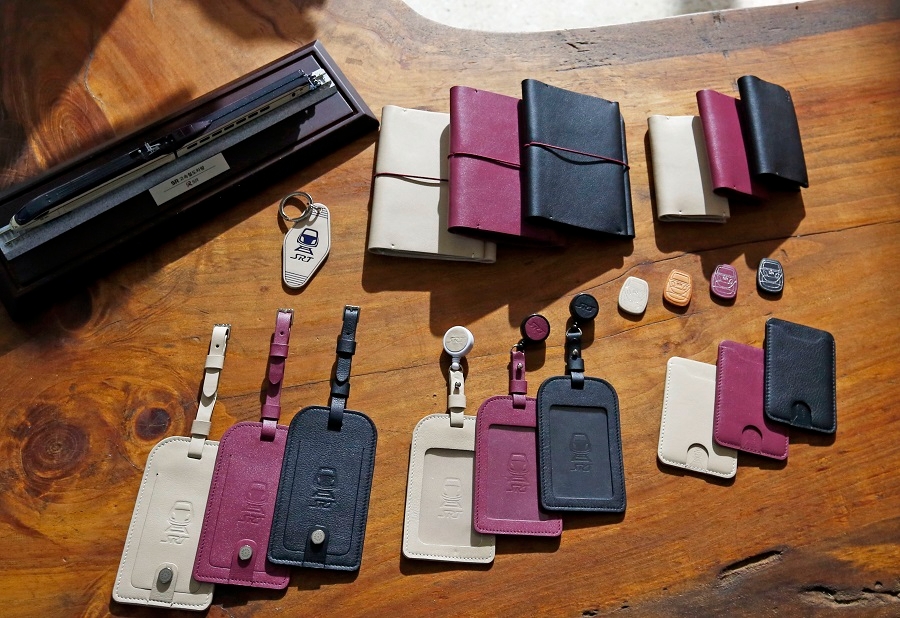 SR, 취약계층 일자리 위한 '시간을 담은 SRT' 가죽 굿즈 호평