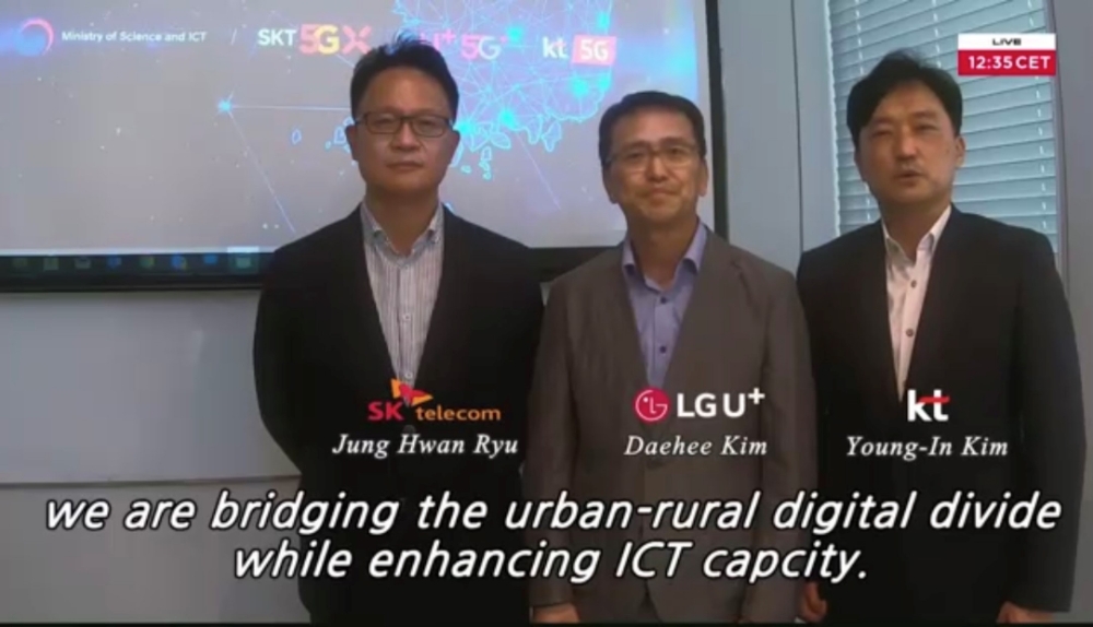 (왼쪽부터)류정환 SKT 5GX 인프라그룹장, 김대희 LG유플러스 NW인프라기술그룹장, 김영인 KT 네트워크전략본부장 상무가 ‘5G 코리아, 농어촌 5G 공용이용’으로 ‘5G 산업 파트너십 상’을 받았다. 사진=SK텔레콤