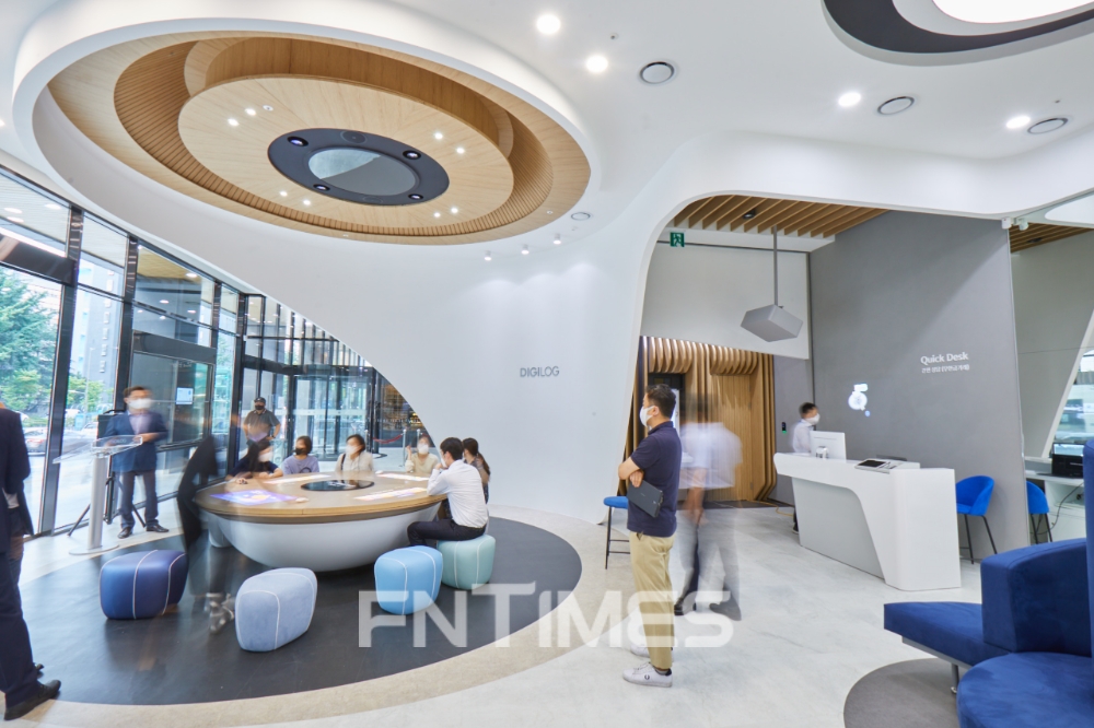 신한은행 디지로그 브랜치 서소문 정문./사진=신한은행