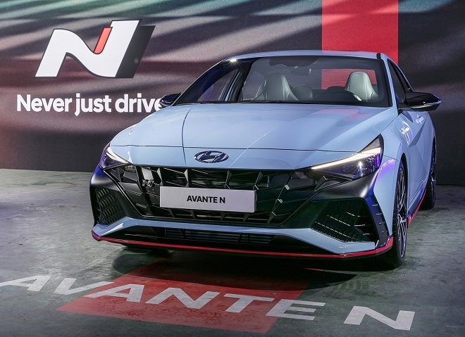 현대차 아반떼N 출시…고성능 전용 신기술 대거 탑재