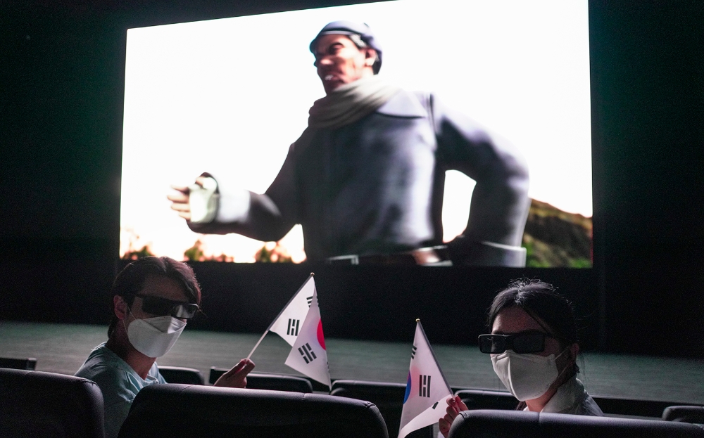 관람객이 4DX로 경험하는 독립운동 콘텐츠를 감상중이다. 사진=SK텔레콤