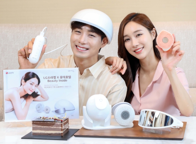 LG전자가 휴가철을 맞아 휴식과 함께 간편하게 피부를 관리하려는 고객을 위한 LG 프라엘 프리미엄 체험 마케팅을 실시한다. 사진=LG전자.