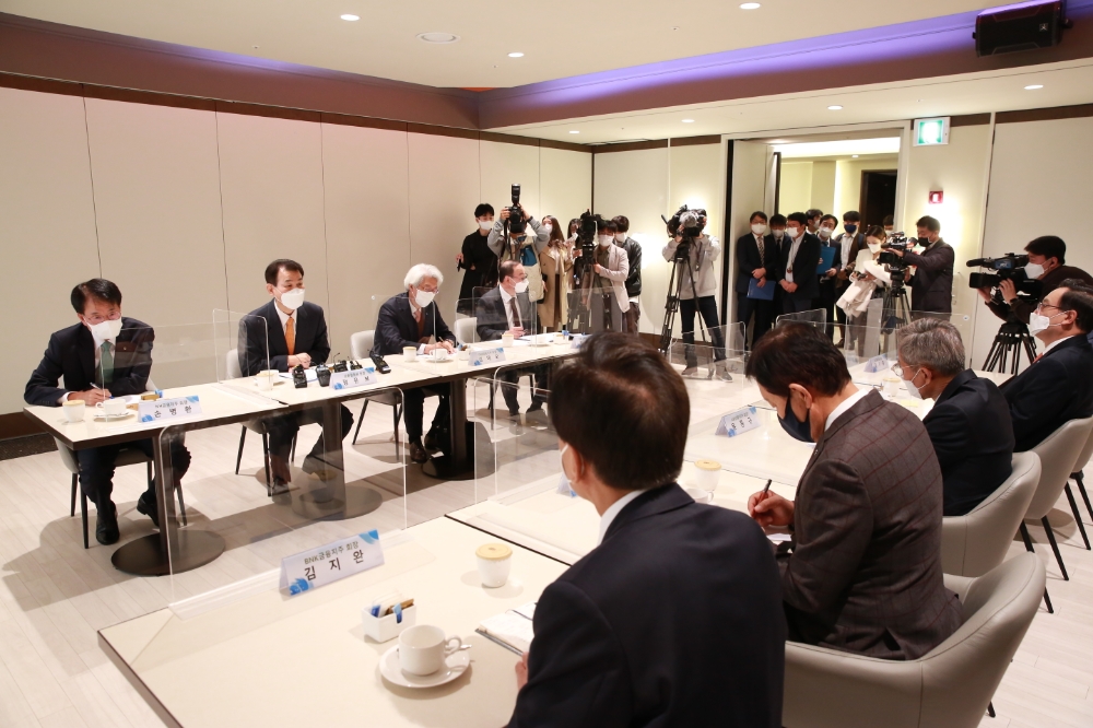 금감원장-금융지주 회장 첫 간담회…김정태 “연임 의지 없다”