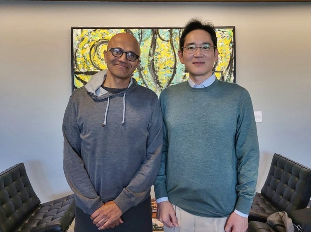 이재용 삼성전자 부회장(오른쪽)과 사티아 나델라(Satya Nadella) 마이크로소프트 CEO(왼쪽)가 지난 20일(현지시간) 미국 위싱턴주 마이크로소프트 본사에서 만났다. 사진=삼성전자