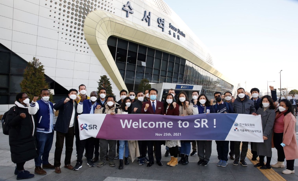 글로벌 철도연수과정 해외연수생 SRT수서역 방문 모습. / 사진제공=SR