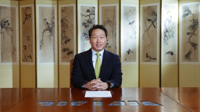 최태원 회장은 2일 최종현학술원과 일본 도쿄대가 온라인으로 공동개최한 ‘도쿄포럼 2021’ 개회사를 하고 있다. 사진=SK그룹.