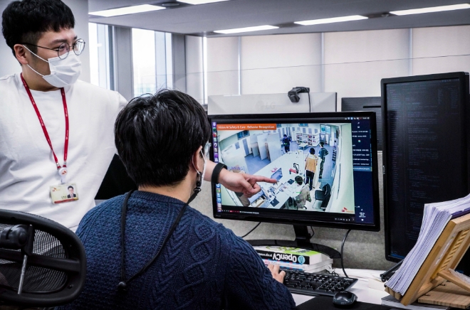 SK텔레콤(대표이사 유영상)과 서울대학교병원 발달장애인거점병원(이하 서울대병원)은 22일 서울 을지로 SK-T타워에서 ‘AI기반 발달장애인의 조기 진단 및 도전적 행동 치료 사업’을 위한 업무협약(MoU)을 체결한다. 사진=SK텔레콤.