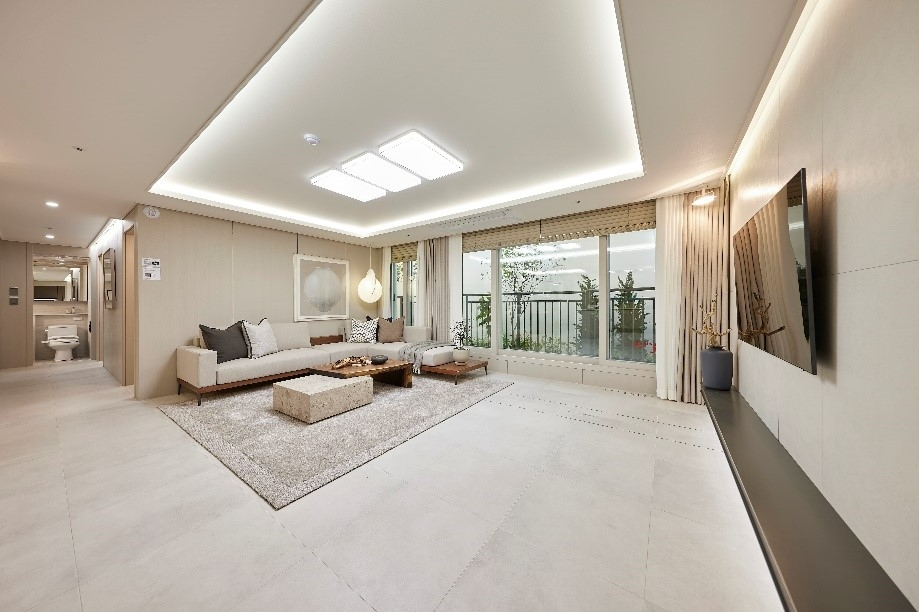 '안성 우방아이유쉘 에스티지' 84㎡ 광폭거실. /사진제공=SM그룹