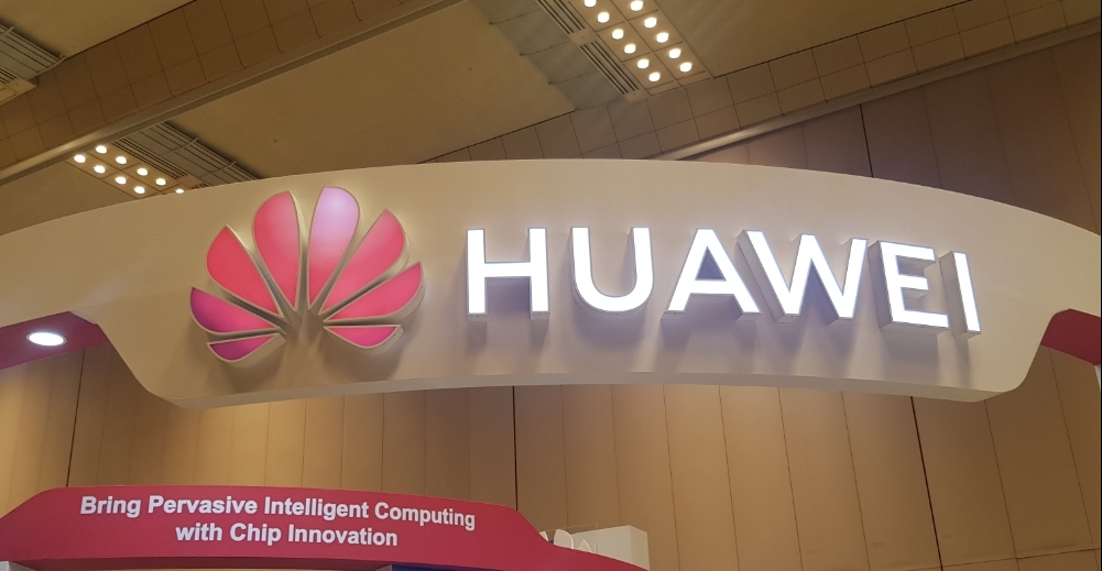 英 전 상무장관 “화웨이 5G 장비 퇴출은 美 압박 때문”