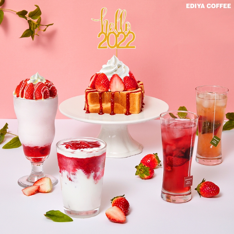 이디야커피가 지난 12월 선보인 딸기 음료 4종이 출시 한달 만에 누적 판매량 70만잔을 돌파했다./사진제공=이디야커피