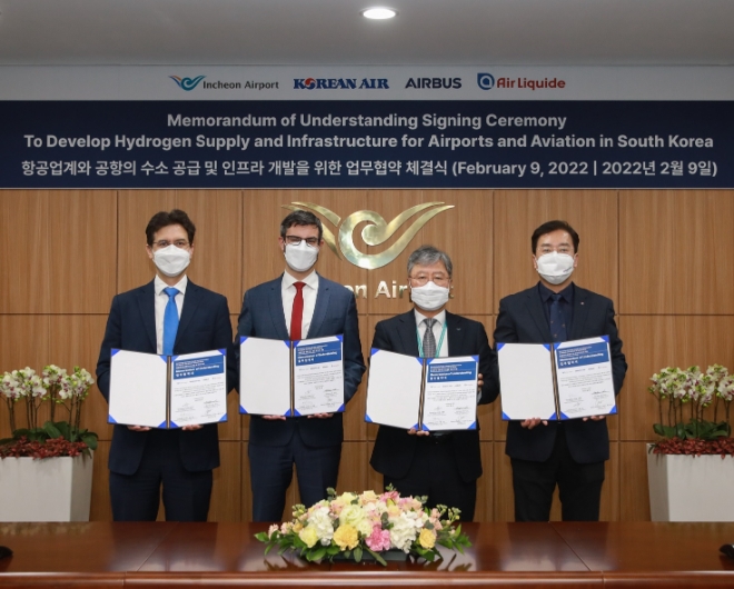 대한항공은 9일 오후 인천시 중구 인천국제공항공사 사옥에서 인천국제공항공사, 에어버스 코리아, 에어리퀴드 코리아와 '항공업계와 공항의 수소 공급 및 인프라 개발을 위한 업무협약'을 맺었다. 사진=대한항공.