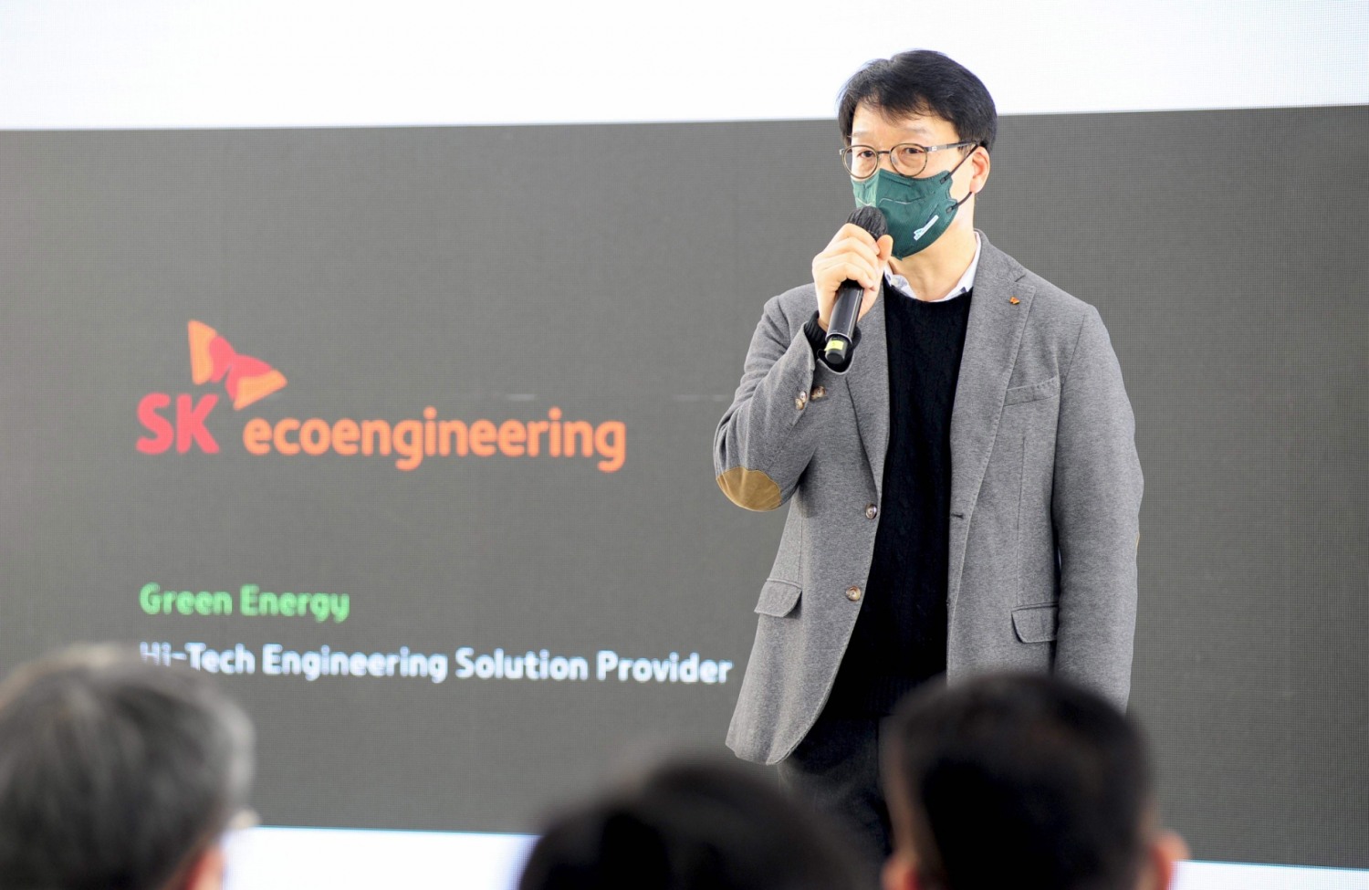 SK에코엔지니어링은 15일 서울 종로구 트윈트리타워에 새로 마련된 SK에코엔지니어링 사옥에서 출범식을 가졌다. 사진은 윤혁노 SK에코엔지니어링 대표가 비전 선포를 하고 있는 모습. / 사진제공=SK에코엔지니어링
