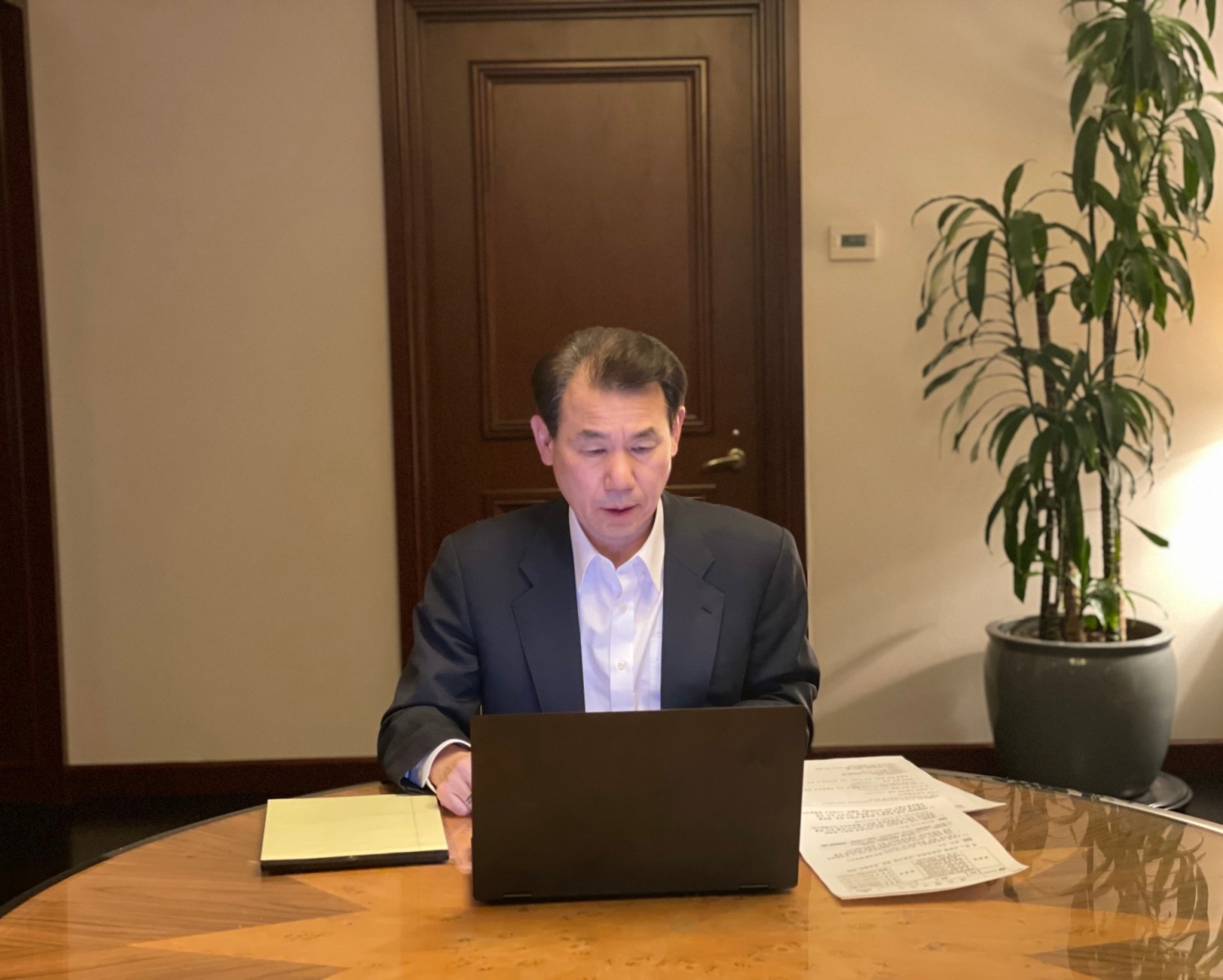 정은보 금융감독원장이 25일 비상 금융시장 상황 점검회의를 개최하여 대내외 리스크를 점검하고 대응을 지시하고 있다. /사진제공=금융감독원