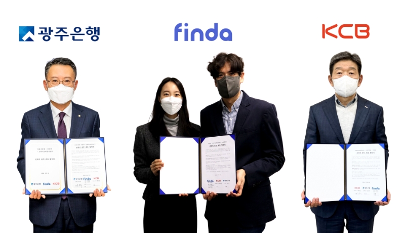 왼쪽부터 송종욱 광주은행장, 이혜민·박홍민 핀다 공동대표, 황종섭 KCB 대표이사. /사진제공=핀다