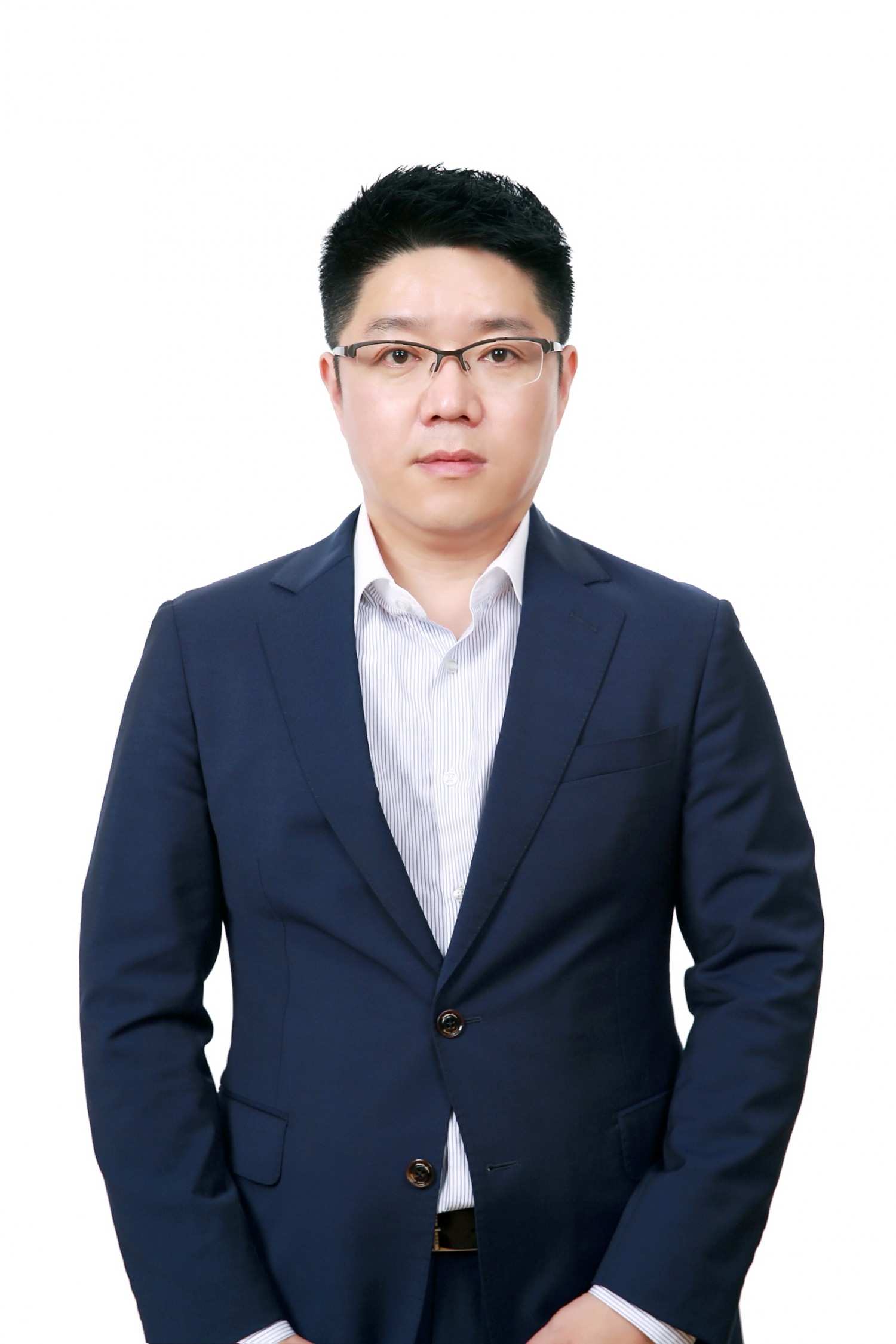 AIA생명은 DM영업지원팀 문성환 직원이 '1사 1교 금융교육'에 성실히 참여해온 공로를 인정받아 금융감독원으로부터 생명보험협회장상을 받았다고 31일 밝혔다./사진=AIA생명