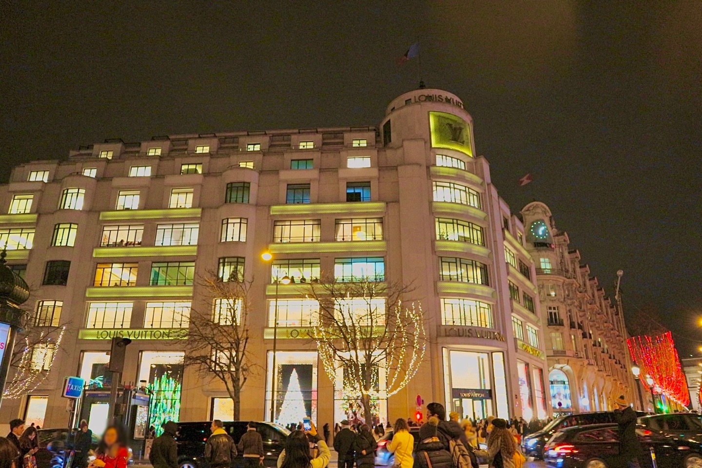 무신사가 판 에센셜 티셔츠가 짝퉁 판정이 명품 병행수입 신뢰도 문제까지 번졌다. 사진은 내용과 상관 없는 프랑스 파리 루이비통 본점./사진=나선혜기자